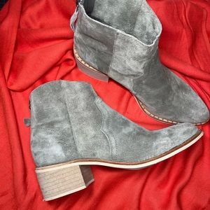 Crēvo ‘Clara’ Bootie - Women’s Size 7.5 - Genuine suede, grey